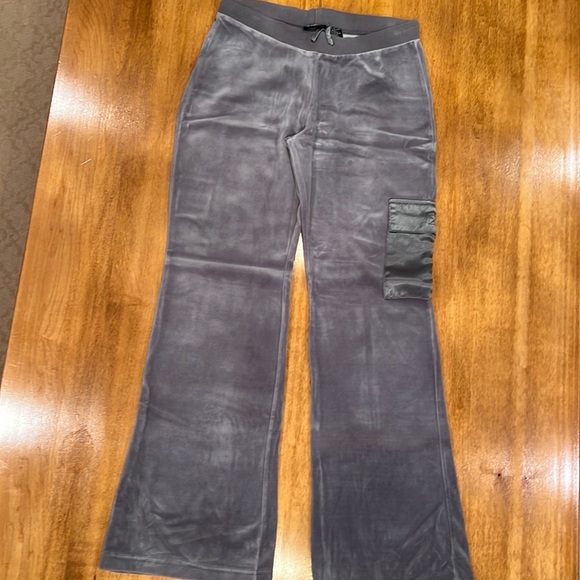 2 piece velvet jogger set with 3 satin pockets and a smooth, snag-free zipper. - Picture 2 of 7